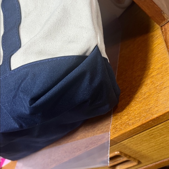 Vineyard Vines Canvas Tote Custom Collection - Picture 7 of 8